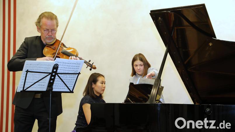 Professor Ingolf Turban und Tomoko Sawallisch präsentieren ein Programm, das sehr selten zu hören ist, weil es nur Wenige überhaupt spielen können. Bild: Wolfgang Steinbacher