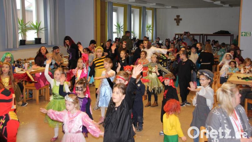 Beim Kinderfasching der DJK Windischeschenbach geht es lustig zu Bild: Johanna Sperber/exb