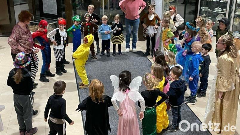 Viel Spaß hatten die kleinen Besucher beim Fasching in der Gemeindebücherei. Bild: Irlbacher/exb