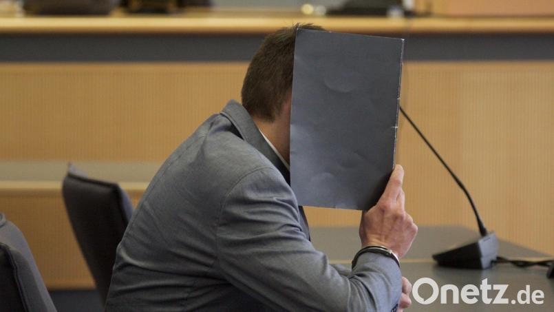 Der Angeklagte im Gerichtssaal. Bild: mib