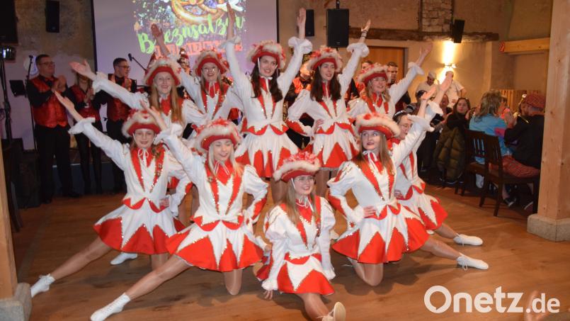 Ein Höhepunkt der Faschingsbälle in Schmidmühlen war auch heuer wieder der Auftritt der Prinzengarde des Faschingskomitees. Bild: bö