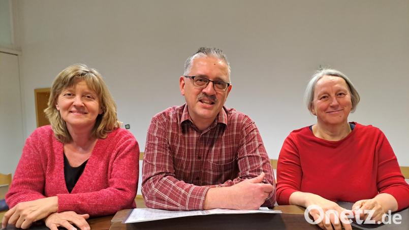 Agnes Killermann (links) und Bettina Arndt (rechts) mit Johannes Schinner. Bild: gis