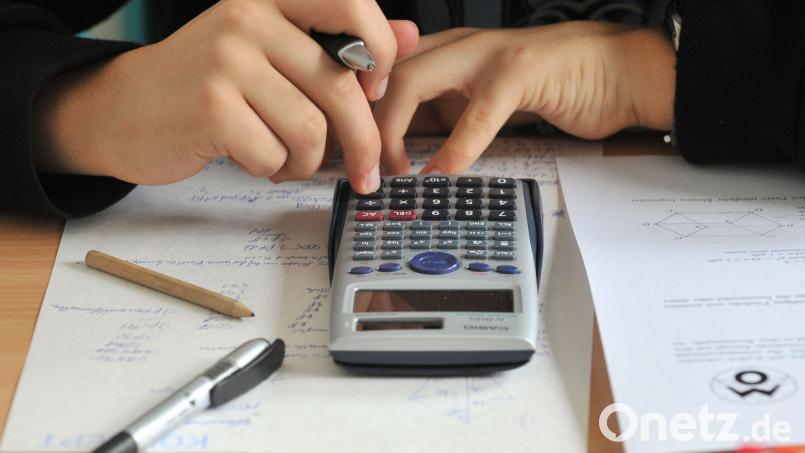 Der Rechnungsprüfungsausschuss hat die Zahlen im Haushaltsjahr 2021 überprüft. Ergebnis: Die Kommune hat richtig gerechnet. Bild: Hendrik Schmidt/dpa