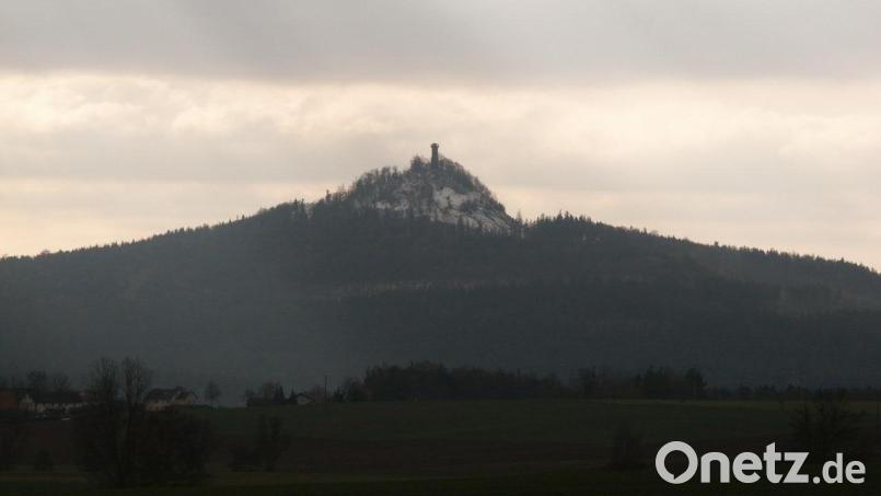 Die Gemeine Kastl macht sich Sorgen: Wie wird sich die Silhouette des Rauhen Kulm insgesamt verändern, wenn auf Neustädter Gebiet Windkraftanlagen rund um das Wahrzeichen der Region gebaut werden? Bild: ak
