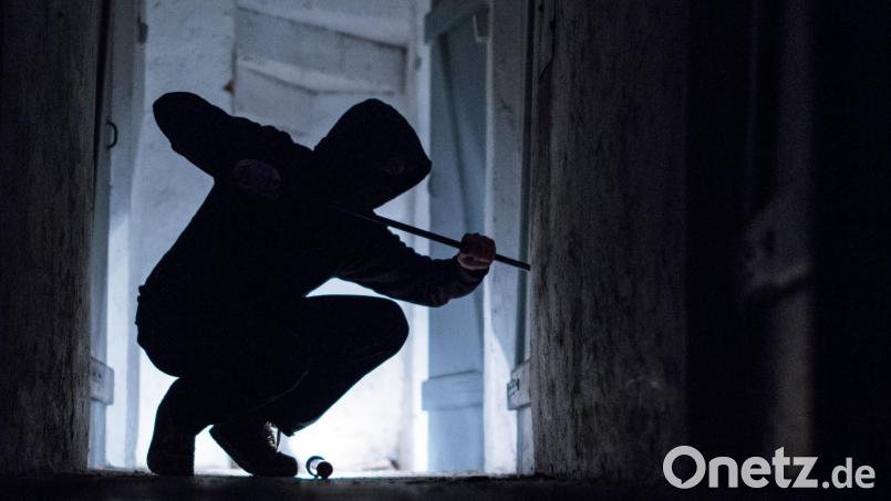 Rund 20 Euro haben unbekannte Diebe bei einem Opferstock-Aufbruch erbeutet. Symbolbild: Silas Stein/dpa