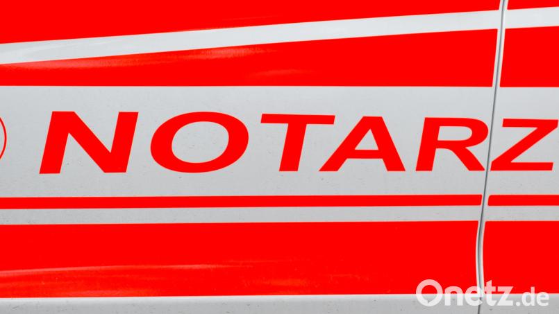 Bei einem Betriebsunfall erlitt ein 58-Jähriger ein schweres Knalltrauma, geplatzte Blutgefäße im Augen- und Nasenbereich sowie ein Hämatom an der Stirn. Symbolbild: Friso Gentsch/dpa