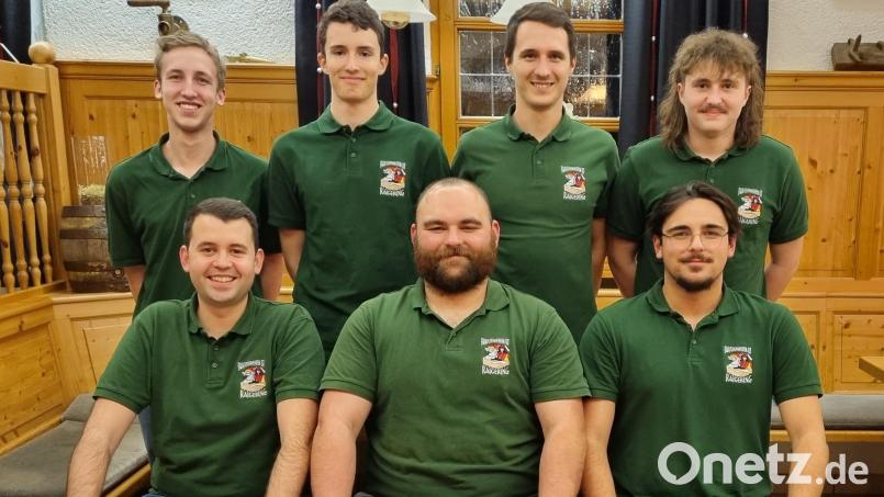 Sie übernehmen beim Burschenverein 07 Raigering Verantwortung (hintere Reihe von links): Marcel Opeldus, Felix Erlbacher, Simon Albrecht und Bastian Scharl sowie (vorne von links) Oliver Zweck, Marco Franz und Lukas Franz. Bild: Thomas Graml