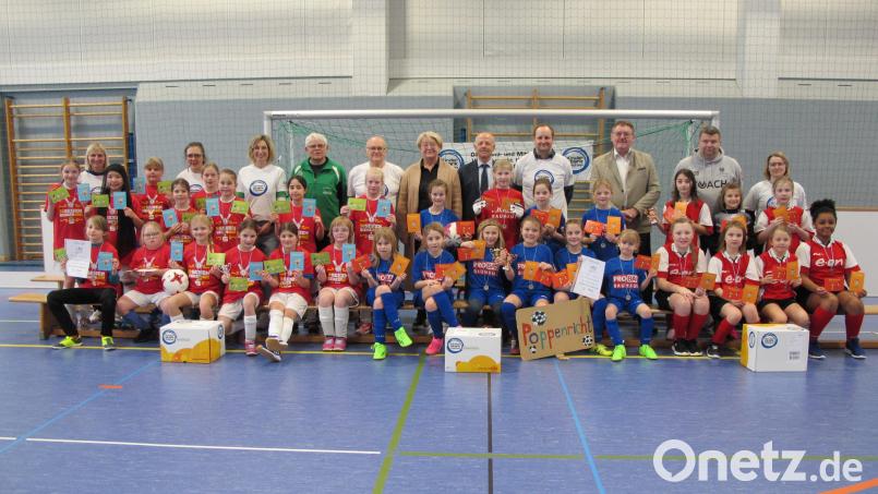 Die drei teilnehmenden Teams (von links): Turniersieger Auerbach, Poppenricht und Vilseck. Bild: khg