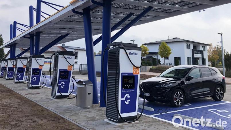 Die große Schnelladestation für Autos in Wernberg-Köblitz.ist seit Herbst letzten Jahre in Betrieb. So gut ausgestattet sind nicht viele Orte im Landkreis Schwandorf. Bild: mis
