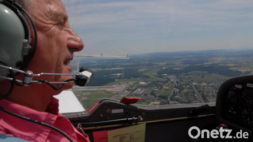 Hier fühlte er sich am wohlsten: Georg Lehner im Cockpit der Super-Dimona. Zusammengerechnet hat der Sulzbach-Rosenberger fast 170 Tage in der Luft verbracht. Bild: Joachim Gebhardt
