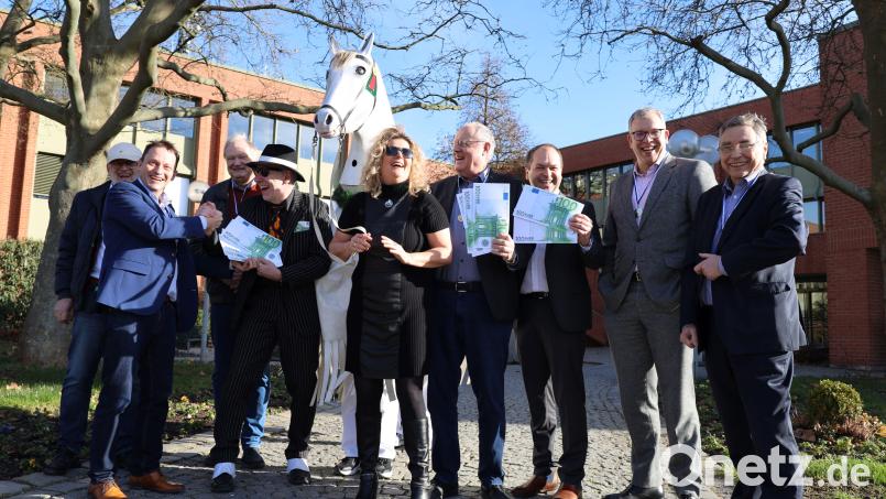 Die "Mafiosi" der Schimmel AG versteigern ihren Gaul auch bei der Stadt Weiden. Bild: Pressestelle Stadt Weiden i.d.OPf./exb