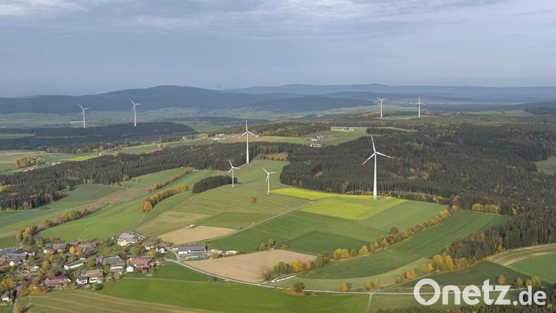 Bei Bärnau stehen bereits Windkraftanlagen, der Stadtrat hat beschlossen weitere Vorrangflächen an den Planungsverband Oberpfalz-Nord zu melden. Das neue &quot;Bürgerforum Windkraft mit Augenmaß&quot; befürchtet aber den Bau von bis zu 22 Anlagen mit teils bis zu 250 Höhenmetern rund um die Stadt. Bild: mür