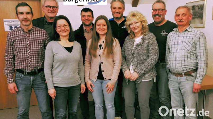 Den Vorstand der Bürgerliste Kulmain bilden (vorne von links) Christine Sollfrank (Beisitzerin), Romy Christl (Schriftführerin), Monika Dümmelbeck (Beisitzerin) sowie (von links) Thomas Reger (Kassenprüfer), Arthur Spörrer, Jürgen Christl (beide Beisitzer), Gerd Schönfelder (Vorsitzender), Otto Schroll (Zweiter Vorsitzender) und Ernst Braunreuther (Kassenprüfer). Bild: Bürgerliste Kulmain/exb