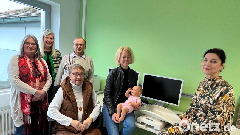 Das Team des Gesundheitsamts hofft, dass die neue Beratungsform für Mütter und Väter gut angenommen wird: (von links) Gisela Worf, Elisabeth Döllinger, Dr. Stefan Geyer, Dr. Ingrid Peterhans-Breininger, Dr. Susanne Seidl-Pillmeier, Susanne Brückner. Bild: Gesundheitsamt Tirschenreuth/exb
