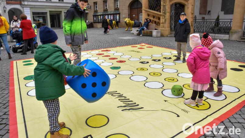 Amberg will sich den Weltrekord im &quot;Mensch ärgere dich nicht&quot; zurückholen: Am 15. Juli sollen dafür in der Innenstadt &quot;mindestens 2023 Menschen&quot; gleichzeitig eine Partie spielen. Bild: Stephan Huber