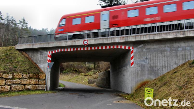 Nach der Schlussrechnung der Deutschen Bahn für die Erneuerung dieser Brücke standen unter dem Strich Mehrkosten, die auch den Anteil der Gemeinde Etzelwang erhöhen. Bild: ds