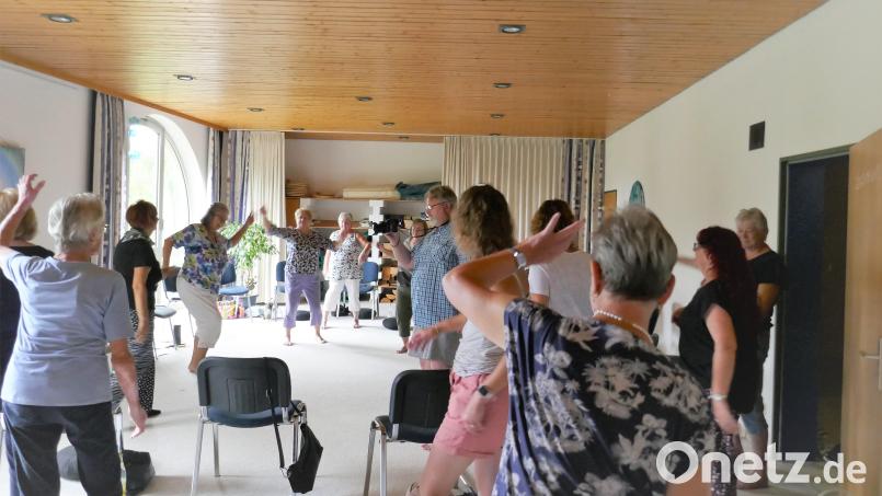 Auch Tanzen gehört zur Therapie gegen den chronischen Schmerz. Bild: Boßle
