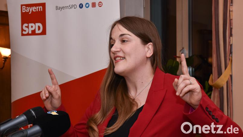 Politischer Ascherdonnerstag beim SPD-Stadtverband Amberg. Landesvorsitzende Ronja Endres schwört die Genossen auf die Landtags- und Bezirkstagswahl ein. &quot;Wir haben Lust, zu regieren.&quot; Bild: Stephan Huber