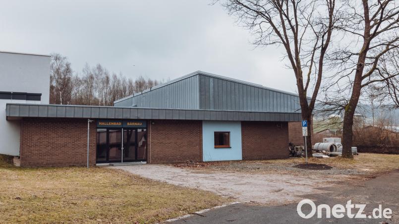 Das Hallenbad Bärnau ist außer Betrieb. Die Innenräume nutzte zwischenzeitlich der Bärnauer Bauhof. Das steigerte den Energieverbrauch der Stadt. Bild: Susanne Forster