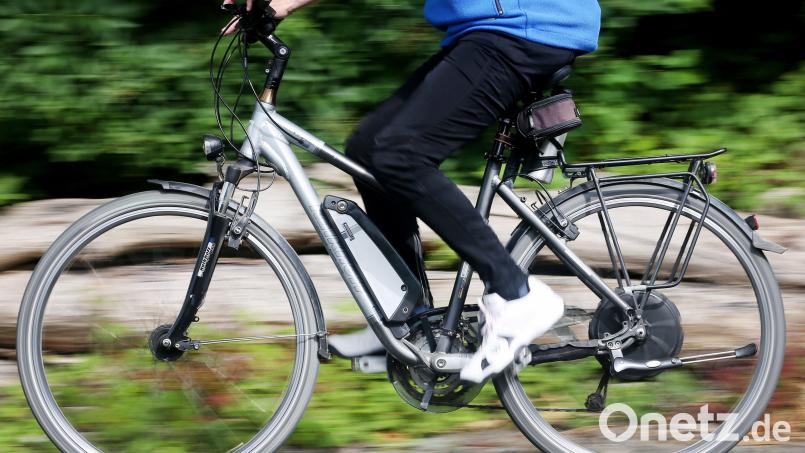 In Weiden fehlt von einem E-Bike jede Spur. Es ist vermutlich gestohlen worden. Symbolbild: Roland Weihrauch/dpa