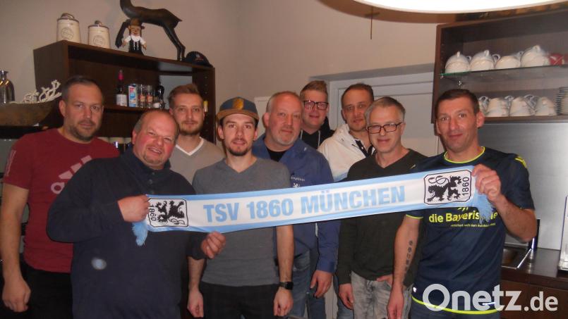 Gründungsversammlung in Flossenbürg. Der Fanclub Burglöwen 1860 München wurde reaktiviert. Bild: jba