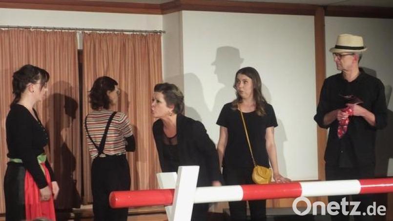 Mit vier Spielkunst und -freude sorgen die &quot;Cool y Narrischen&quot; für einen außergewöhnlichen, nachdenklichen und dennoch heiteren Theaterabend beim Wulfen. Bild: lz