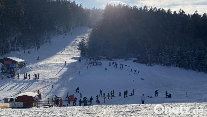 Naturgenuss und Pistenspaß bei herrlichem Sonnenschein ist im Ski- und Snowboardzentrum Fahrenberg möglich. Bild: dob