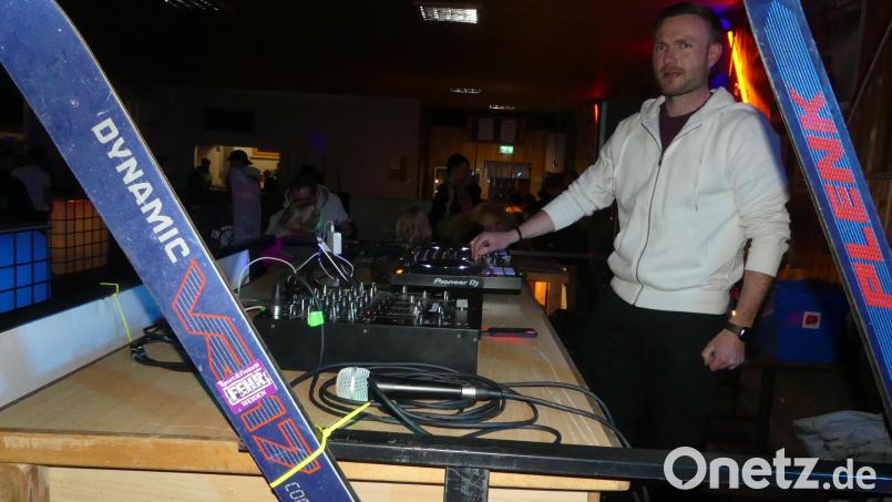 DJ Alex ließ Berghütten-Stimmung in der Festhalle aufkommen. Bild: rn