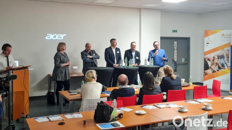 Die Podiumsdiskussion in der OTH zum Thema „Was braucht es für Innovation in der Region“ brachte den Teilnehmern neue Erkenntnisse. Bild: Bastian Vergnon/OTH Amberg-Weiden/exb