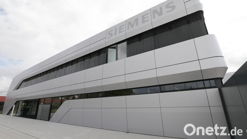 Das noch relativ neue Besucherzentrum &quot;Impulse&quot; von Siemens in Amberg. Obwohl das Werk trotz Ukrainekrieg und Energiekrise sehr gut da steht, wurde es jetzt Opfer eines bösartigen Gerüchts im Internet. Bild: Wolfgang Steinbacher