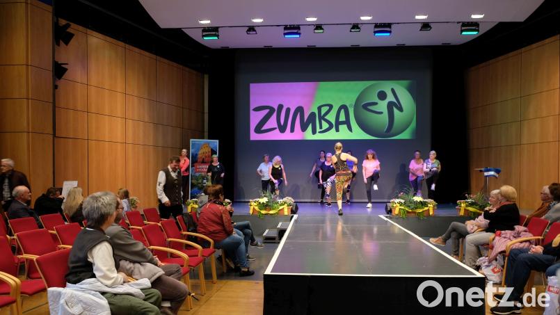 Ein unterhaltsames Bühnenprogramm gehört ebenfalls zum Gesamtangebot dieses 50-plus-fit+aktiv-Tages. Archivbild: Sabrina Liermann, Stadt Amberg/exb