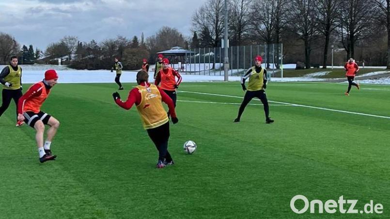 Beste Platzverhältnisse hatten die Pfreimder in der Sportschule Oberhaching. Bild: Lobinger/privat