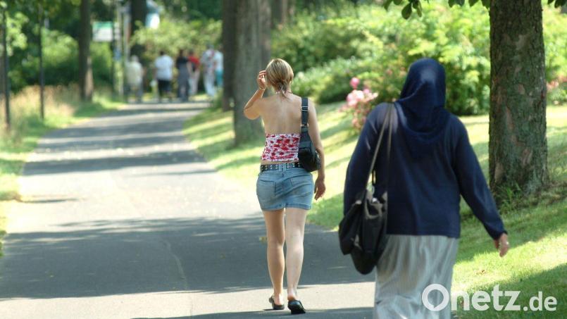 Mit Kopftuch - oder ganz anders: Frauen sollten wählen dürfen, wie sie sich kleiden. Symbolbild: Hartl