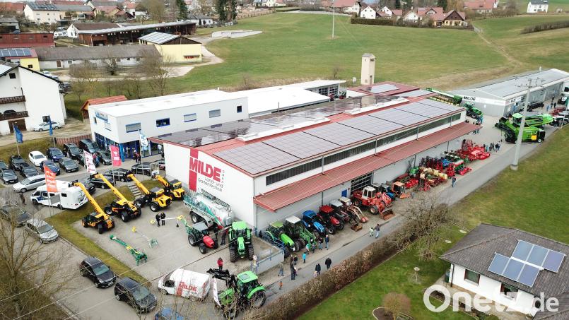 Auf dem Betriebsgelände der Milde GmbH in Gebenbach gibt es eine Menge zu sehen. Bild: exb