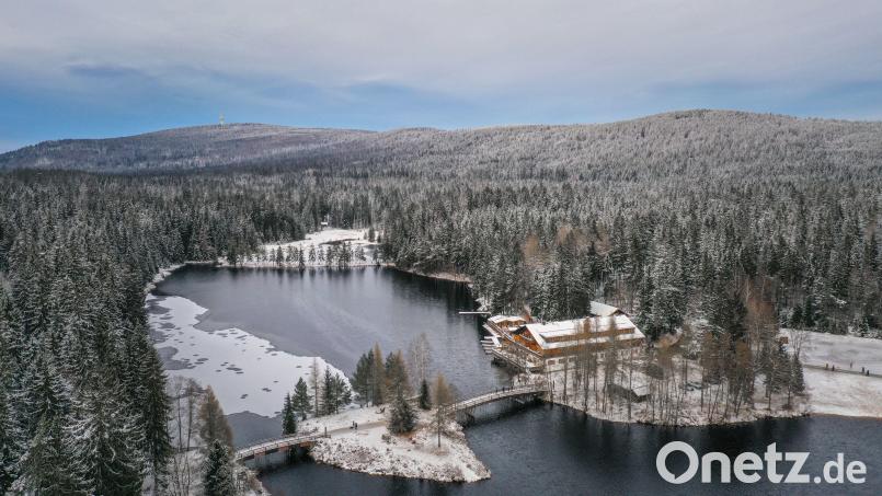 Das Bayerische Landesamt für Statistik hat die Ankünfte und Übernachtungszahlen für die Ochsenkopfregion bekanntgegeben. Eine deutlich gestiegene Nachfrage ist dabei in Fichtelberg rund um den Fichtelsee zu verzeichnen. Archivbild: Florian Miedl