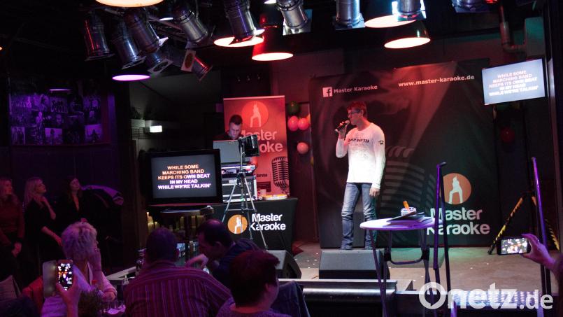 Beim Gesangswettbewerb &quot;Stimme der Oberpfalz&quot; geben alle Teilnehmer ihr Bestes, um das Publikum und die Jury von sich zu überzeugen. Bild: Redinger Events/Master Karaoke