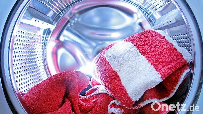 In Rothenstadt bei Weiden brennt am Donnerstagmorgen eine Waschmaschine. Symbolbild: Oliver Berg/dpa