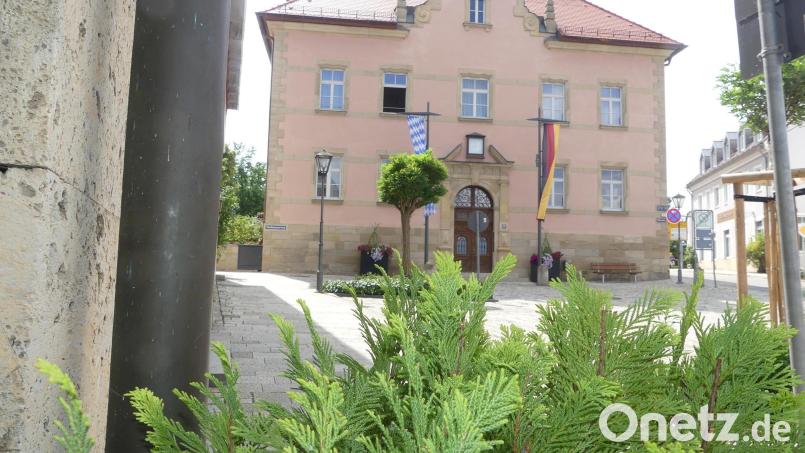 Die Sanierung ist abgeschlossen. Das Gebäude am Karlsplatz 36 trägt künftig den Namen „Altes Vermessungsamt“. Archivbild: rn