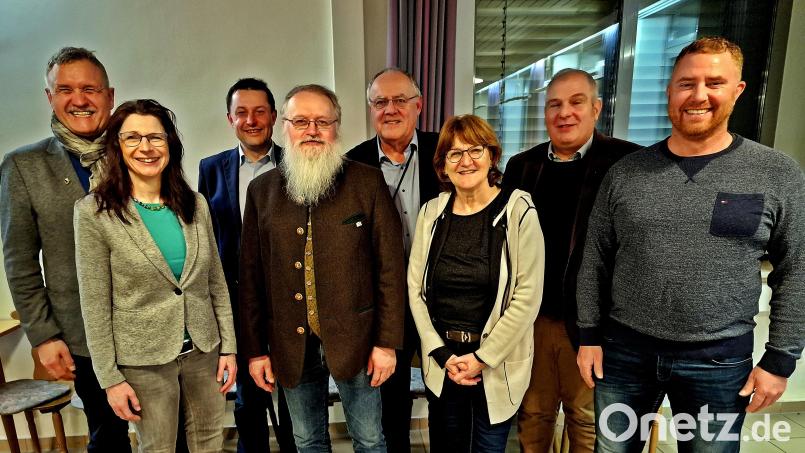 Bei der Jahreshauptversammlung wählten die Mitglieder den Vorstand: (von links) Hans-Jürgen Gmeiner, Heike Gmeiner, Stephan Gollwitzer, Wolfgang Gleißner, Lothar Höher, Irmi Höher, Wolfgang Pausch, Raimund Riehl. Bild: R. Kreuzer