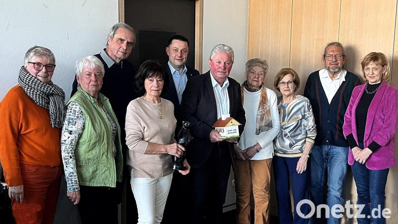 Bei der Jahreshauptversammlung des Bunds der Berliner und Freunde Berlins in Weiden blickte Vorsitzende Bärbel Strobl (Vierte von links) auf vergangene Aktivitäten zurück. Mit dabei waren auch einige Ehrengäste. Bild: R. Kreuzer