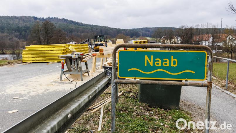 Die Brücke über die Naab beim Pfreimder Stadtteil Iffelsdorf ist eine der größten Baustellen des Landkreises in diesem Jahr. Seit Ende Februar ist die Kreisstraße 54 deshalb gesperrt. Bild: Hösamer