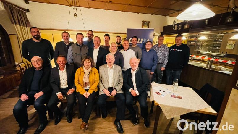 Neuwahlen standen bei der Jahreshauptversammlung des CSU-Ortsverbands Nabburg auf der Tagesordnung. Das Bild zeigt das neue Vorstandsteam. Bild: Bernd Hofmann/exb