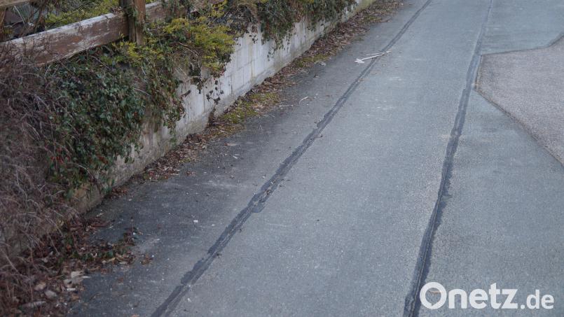 &quot;Nach Bedarf&quot; und nicht mehr &quot;regelmäßig, einmal im Monat&quot; müssen nach der neuen Verordnung Anlieger ihre Straßen und Gehwege reinigen. Bild: wel