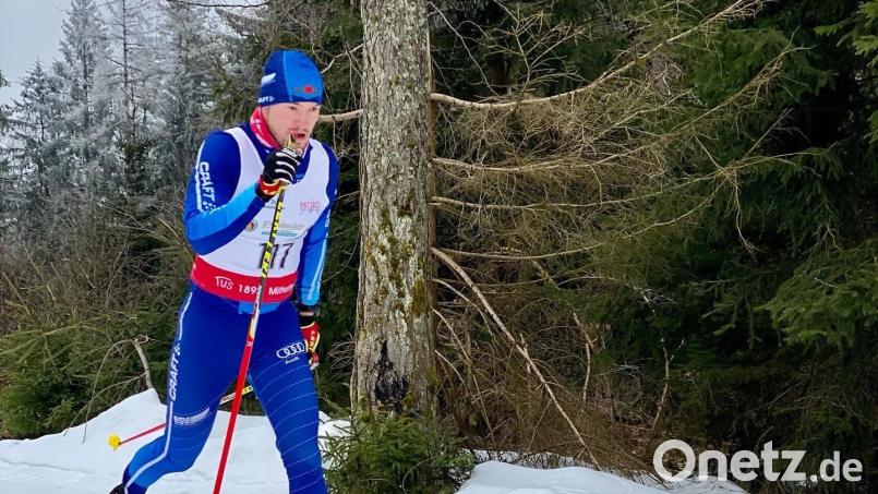 Jonathan Epp vom SC Monte Kaolino Hirschau sichert sich den Titel des Oberpfalzmeisters im Skilanglauf. Bild: chl