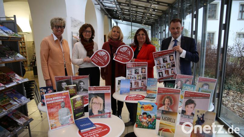 Sabine Guhl, Maria Rupprecht, Ruth Neumann, Alexandra Stangl und Jens Meyer (von links) freuen sich auf die 35. Ausgabe der Literaturtage in Weiden. Bild: phso