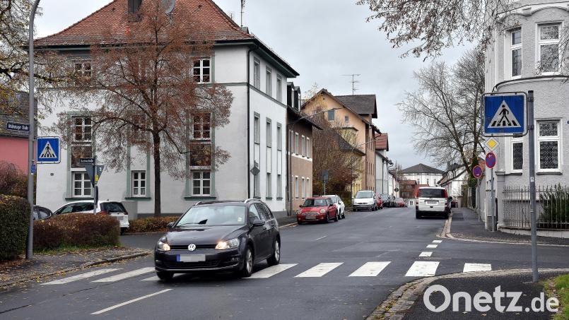 Das gesamte Viertel rund um das Erasmus-Gymnasium – inklusive der Weißenburger Straße – wird Tempo-30-Zone. Das hat der Verkehrsausschuss jetzt einstimmig beschlossen. Bild: Stephan Huber
