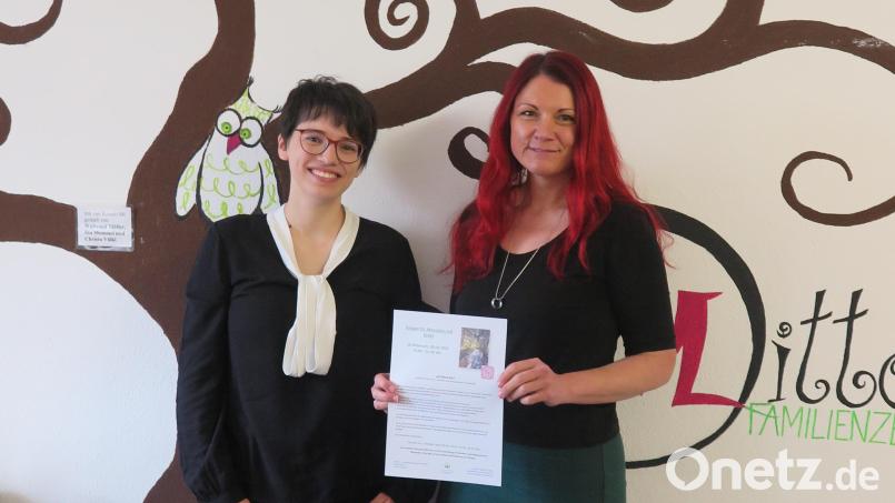 Mittendrin-Leiterin Jessika Wöhrl-Neuber freut sich, dass Nina Perl (links) ab April eine Gruppe für Menschen mit Krebs leitet. Bild: jzk
