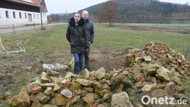 Der Familie Leipnitz wurden einige Steine in ihren Weg gelegt. Das Bauunternehmen forderte wegen der gestiegenen Materialkosten 100.000 Euro zusätzlich – für die Familie nicht finanzierbar. Bild: Gabi Schönberger