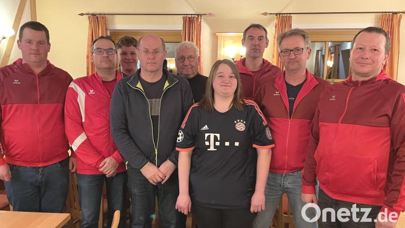 Beim FC Bayern-Fanklub Birgland gewählt: (von links) Sebastian Loos, Volker Keck, Max Steinmetz, Alfred Kölbel, Günther Herbst, Anna Heinl, Christian Schaller, Manfred Weiß und Uwe Herrmann. Bild: no