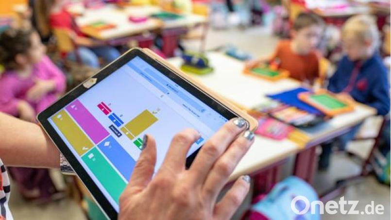 Bereits in der Grundschule spielen heute digitale Medien eine Rolle. In der Stadt Amberg ist der Prozess der Digitalisierung der Schulen schon weit vorangeschritten. Symbolbild: Armin Weigel/dpa